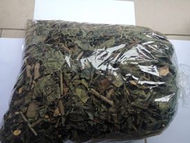 Bao nhiêu tiền 100g cao xa đen, dùng có tốt hơn thân lá xạ đen không?